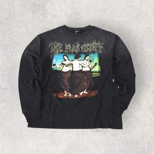 F-LAGSTUF-F(フラグスタフ)。ウォッシュ加工をされた長袖Tシャツ。中央には、ブランド名とイラストが描かれている。